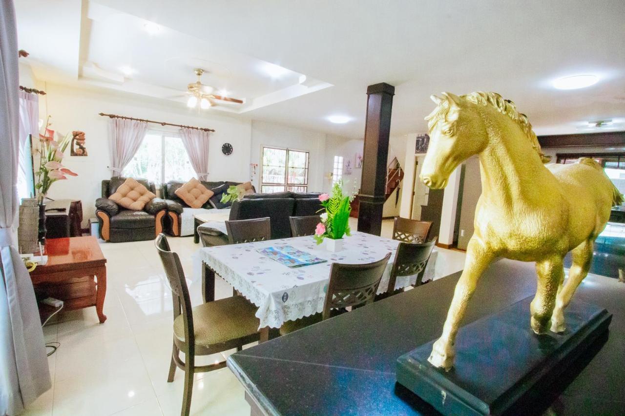 Villa Private Hosted By Sasithorn