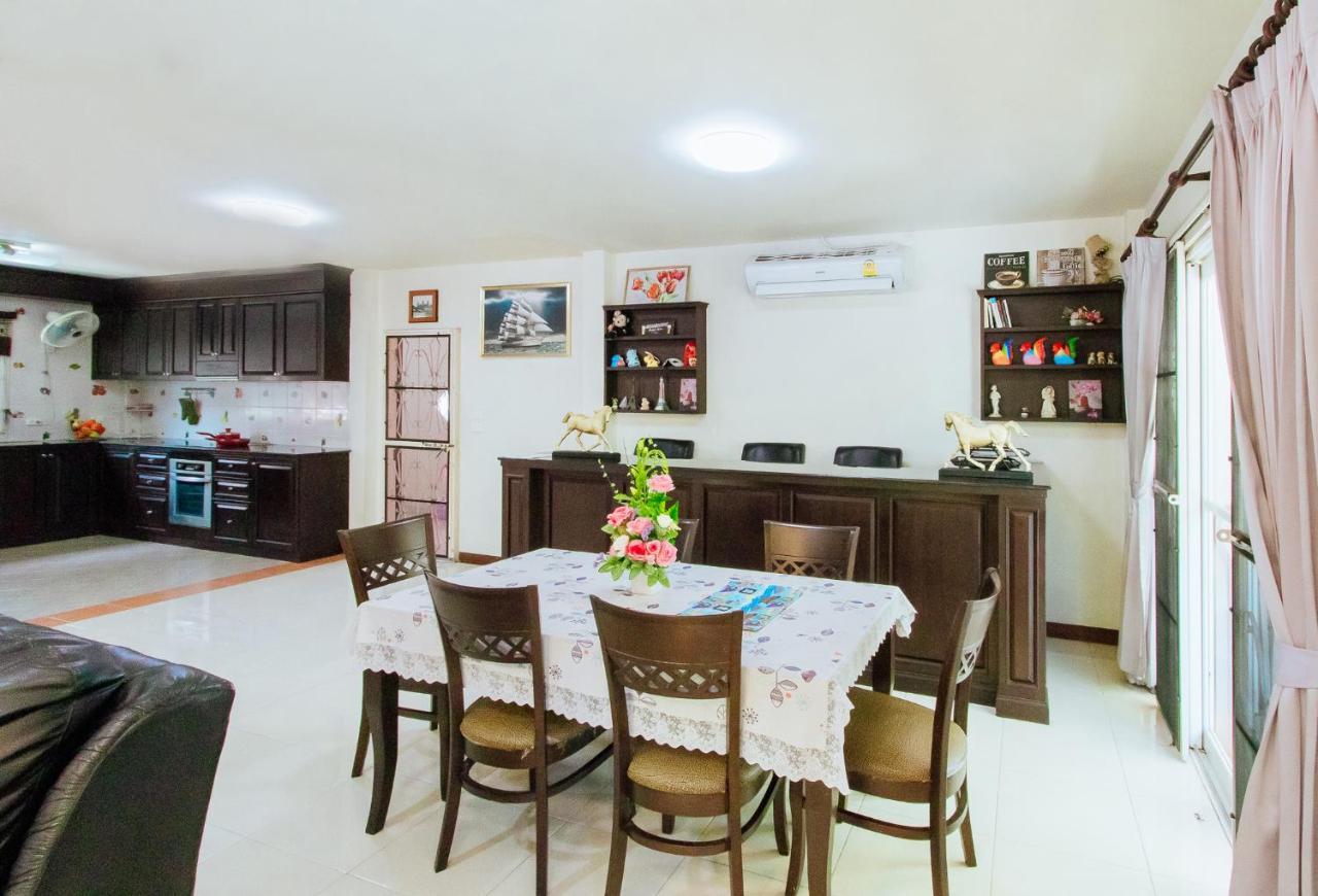 Villa Private Hosted By Sasithorn
