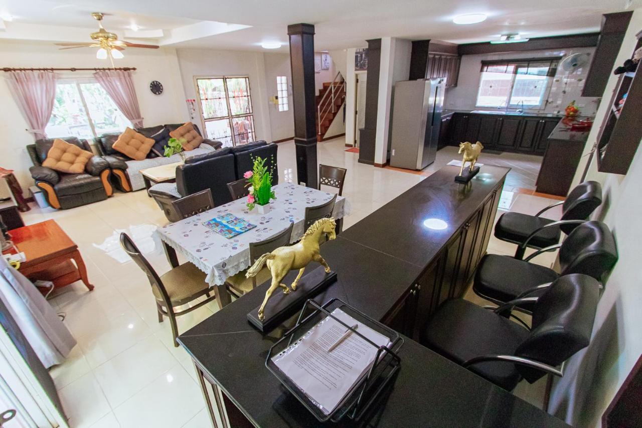 Private Hosted By Sasithorn Villa